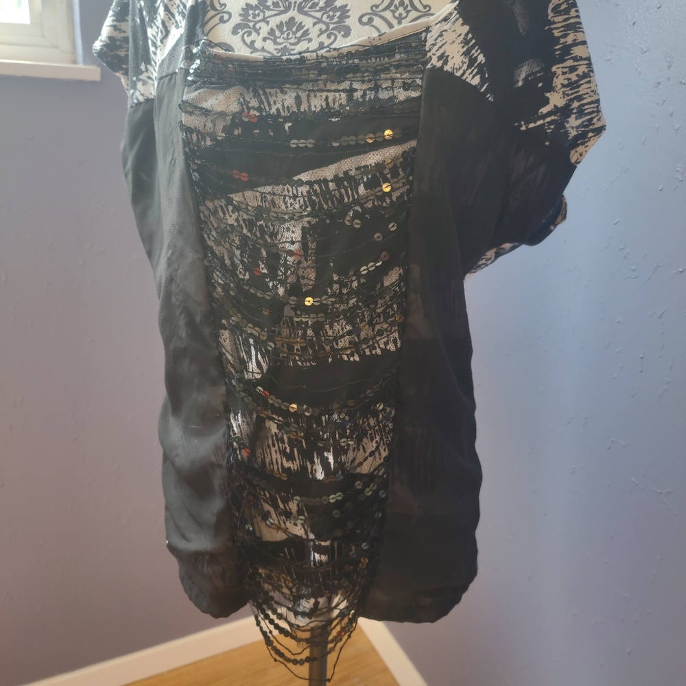 Daytrip Black and White blouse